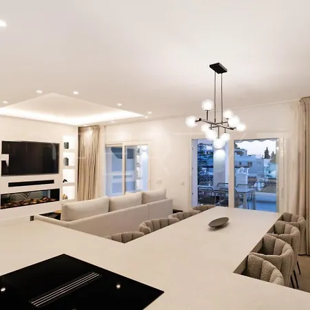 The Exquisite Townhouse In Aloha Gardens Marbella