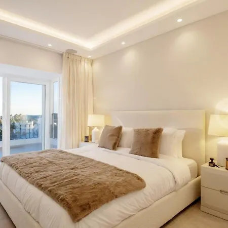 The Exquisite Townhouse In Aloha Gardens